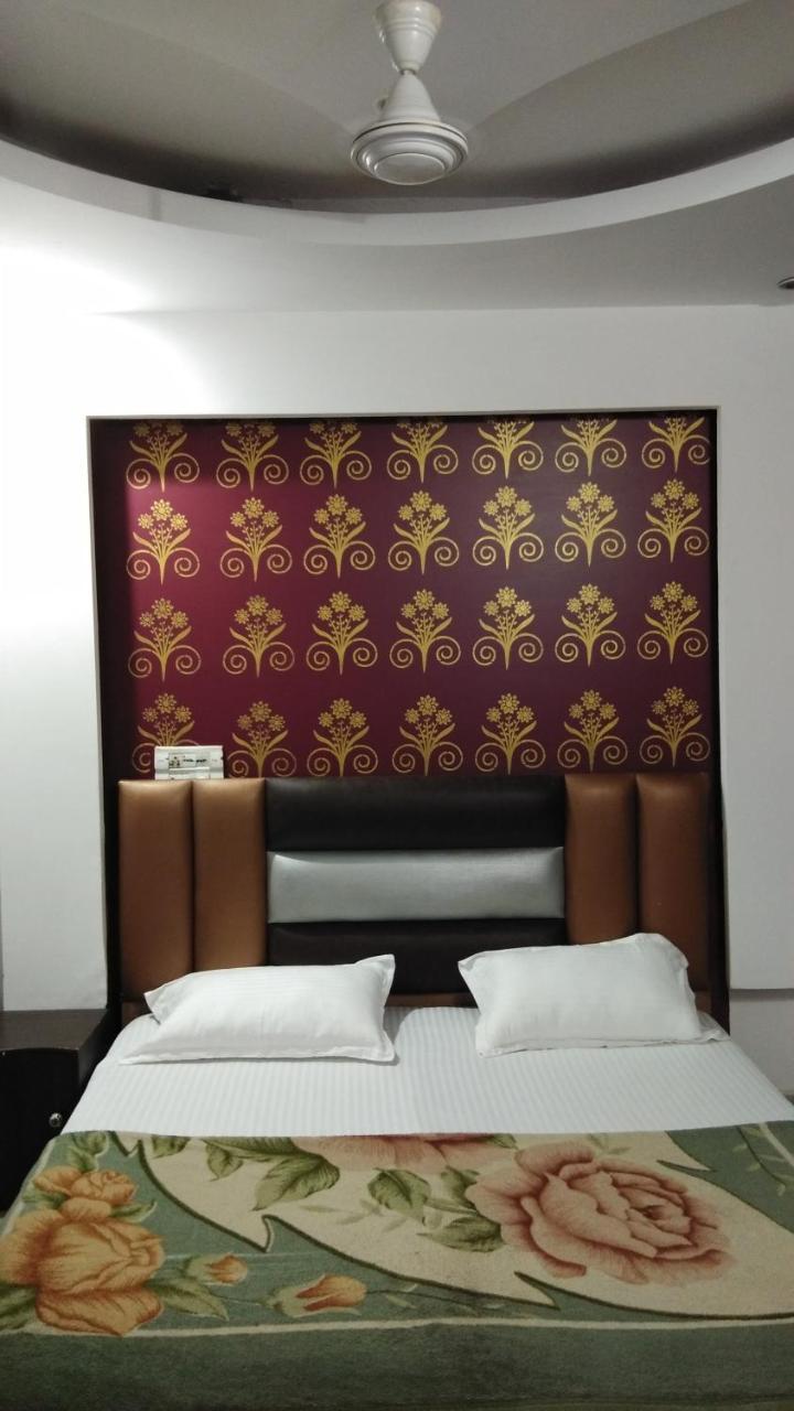 Hotel Euro International Нью-Дели Экстерьер фото