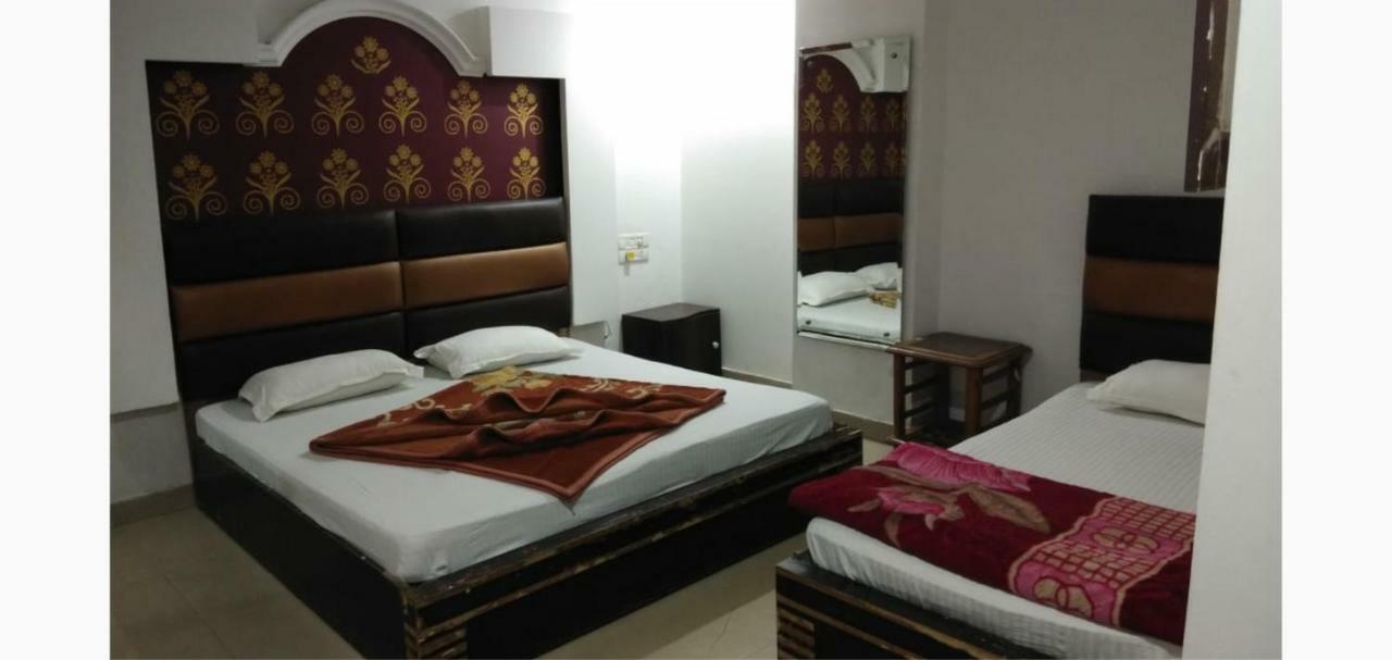 Hotel Euro International Нью-Дели Экстерьер фото